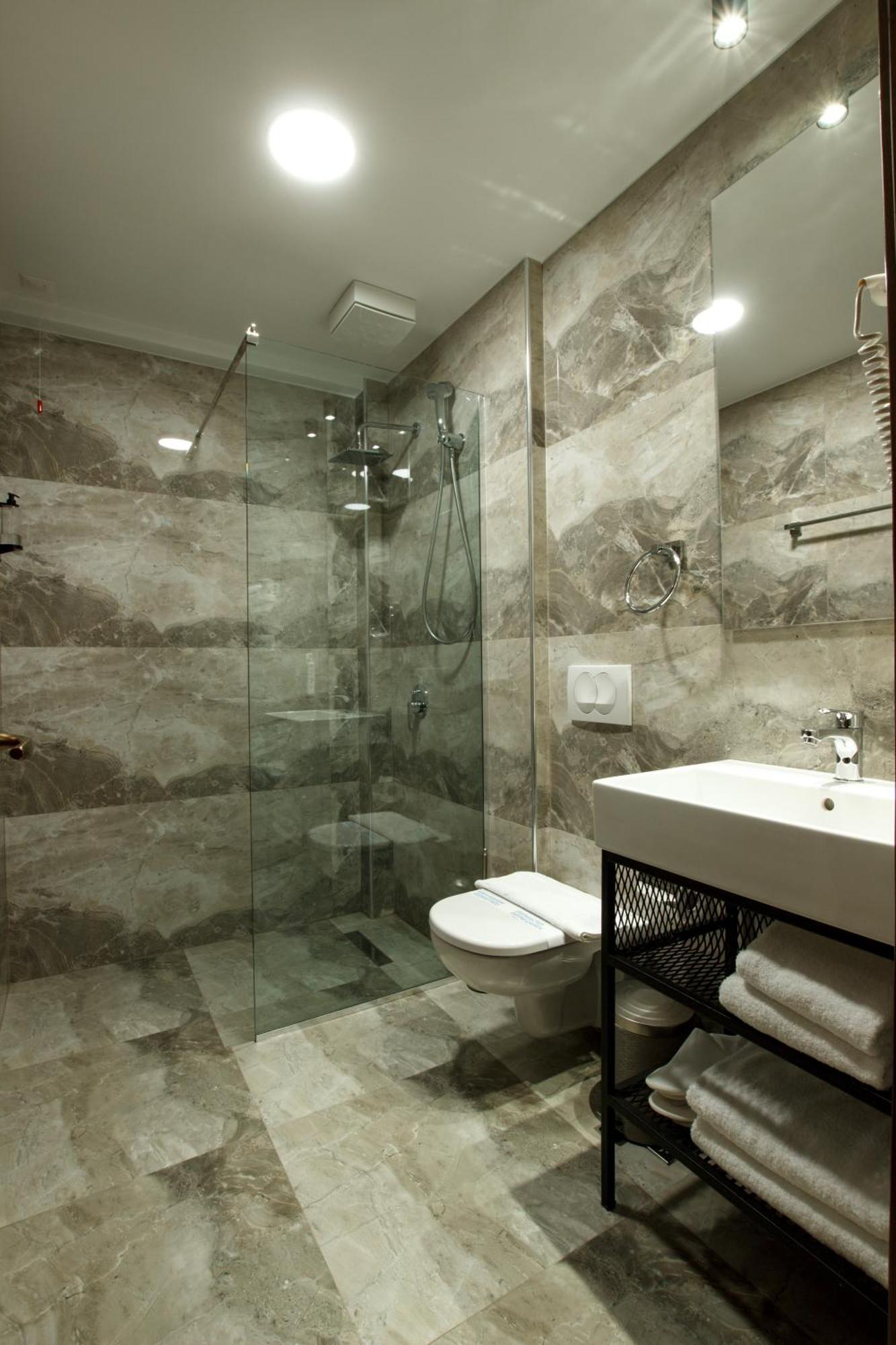 Rose Garden Hotel Gjirokaster Exterior photo
